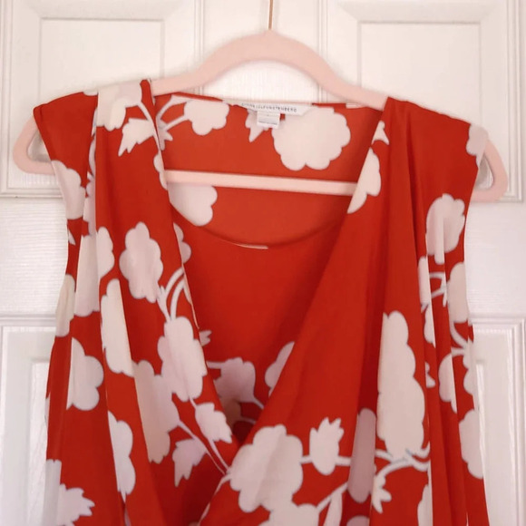 DIANE VON FURSTENBERG Naira Short Dress Halo Buds Red Floral Silk Size 6 - Picture 4 of 9